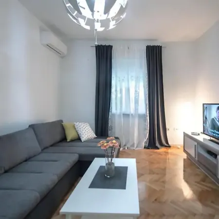 Apartment House Slaven With Private Swiming Pool Pula