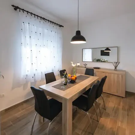 Apartment House Slaven With Private Swiming Pool