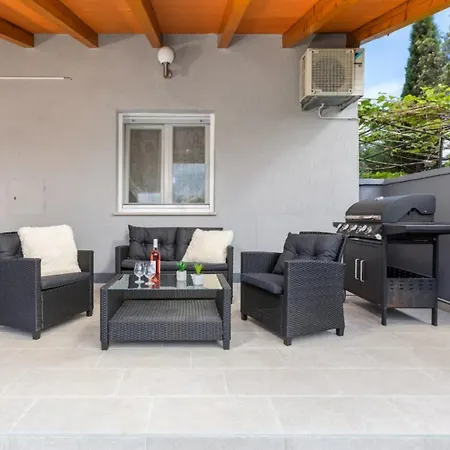 Apartment House Slaven With Private Swiming Pool *