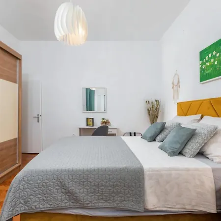 House Slaven With Private Swiming Pool Apartment