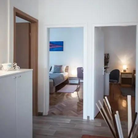 House Slaven With Private Swiming Pool *