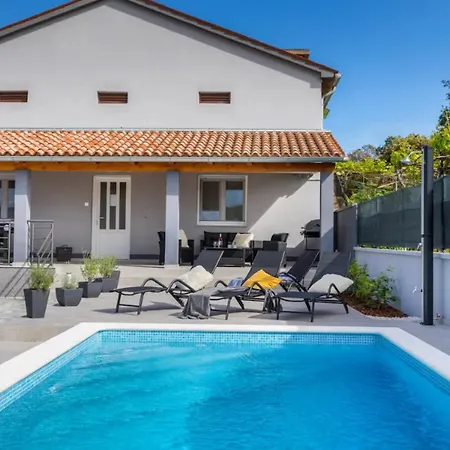 Apartment House Slaven With Private Swiming Pool