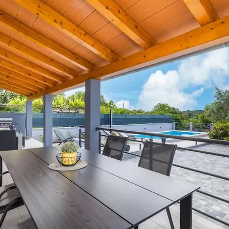 House Slaven With Private Swiming Pool Apartment *